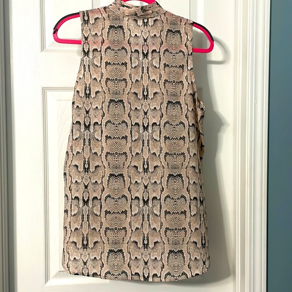 Dex sleeveless blouse, Large - Picture 2 of 3